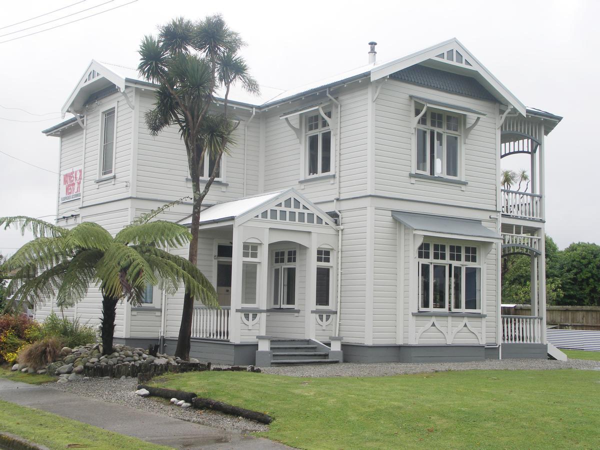Hostel Wayne'S World Westport Exterior foto